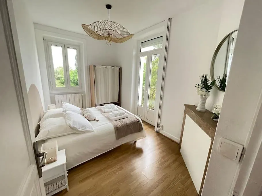 Holiday home Qouei Eichi La Maison Fleurie Piscine Campagne Bas-en-Basset France