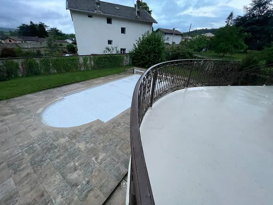 Holiday home Qouei Eichi La Maison Fleurie Piscine Campagne Bas-en-Basset